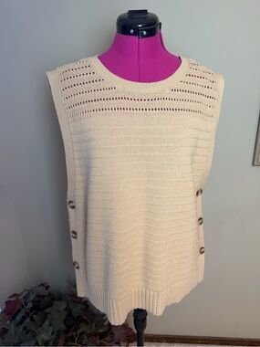 Chicos Open Stitch Side Button Taupe Tank Top
Sz L